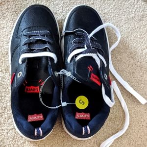 New Levi's boys shoes size 5